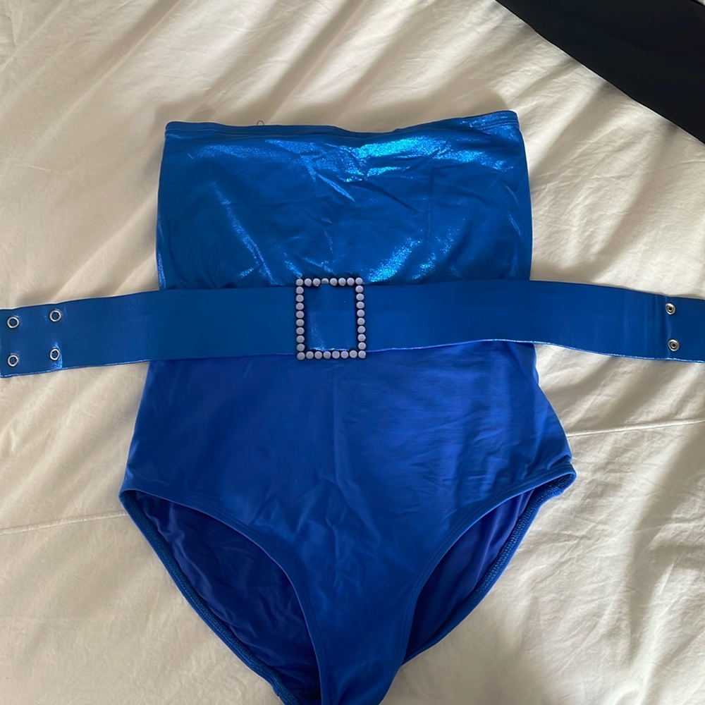 Leslie Amon dual colored belted swim suit